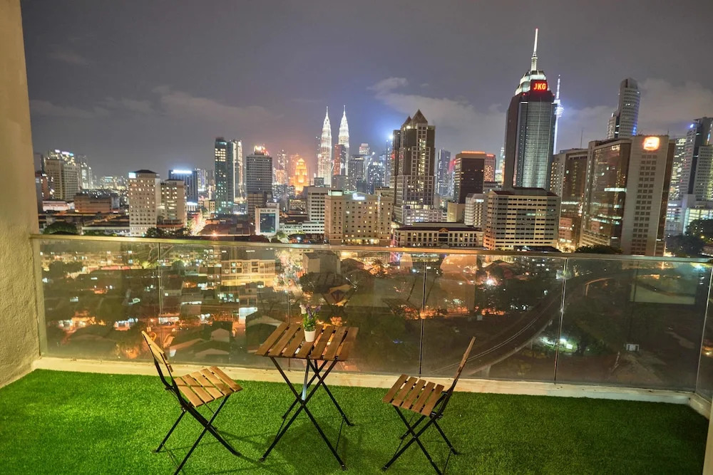 Regalia Residence at KLCC View Sky Pool by MC