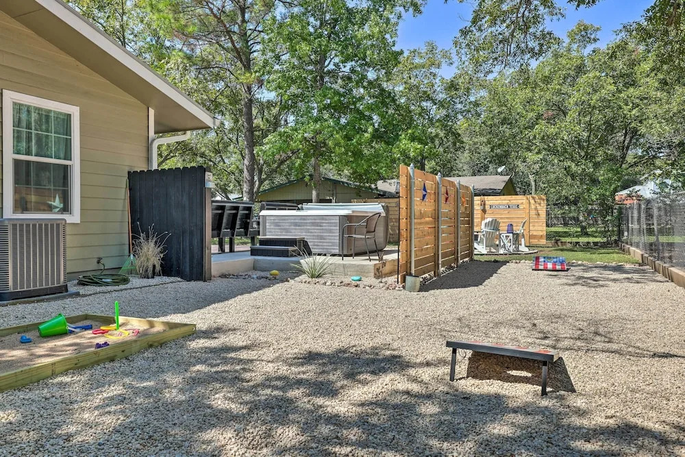 Cozy Retreat w/ Hot Tub & Fire Pit: Close to Main!