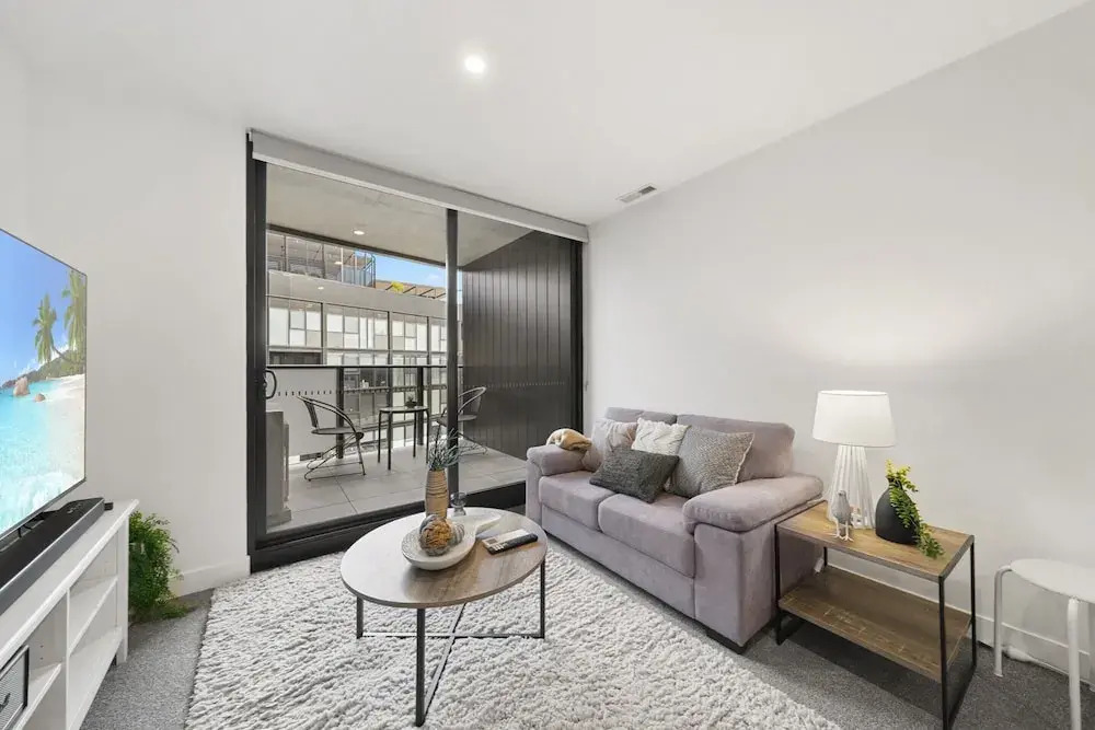 Phillip 2-bed: Chic Interiors, Amazing Amenities