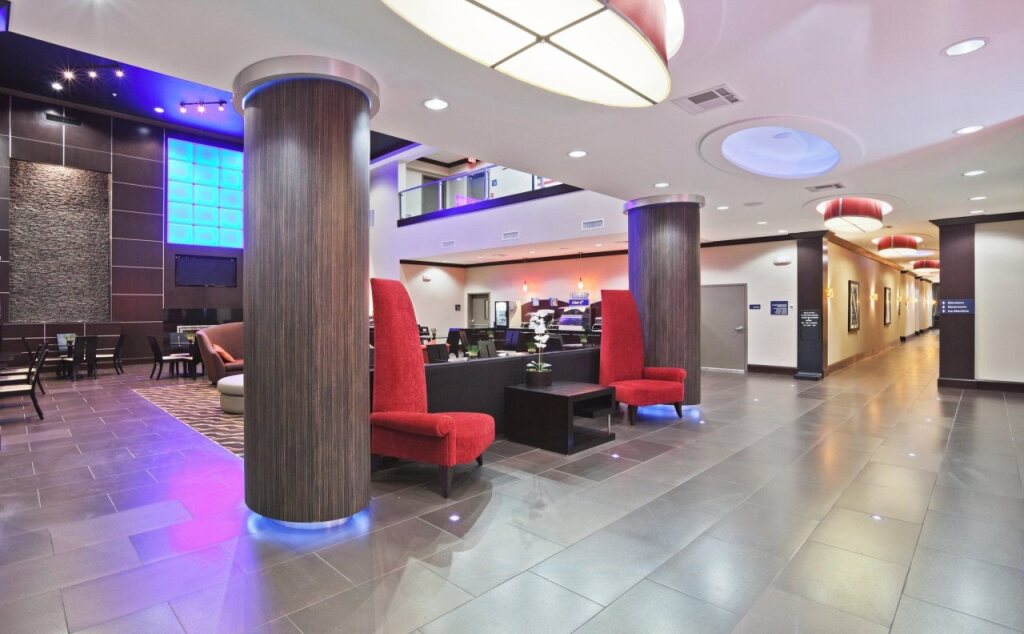 Holiday Inn Express & Suites North Dallas at Preston by IHG