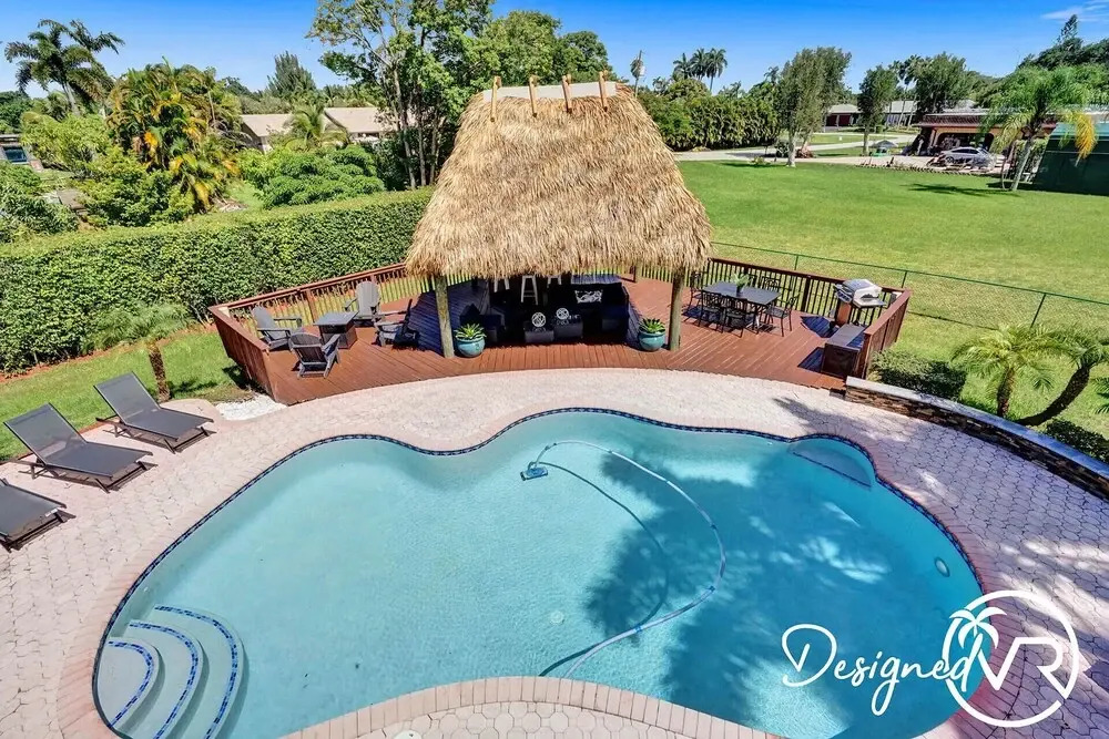 Spacious home wprivate pool game room