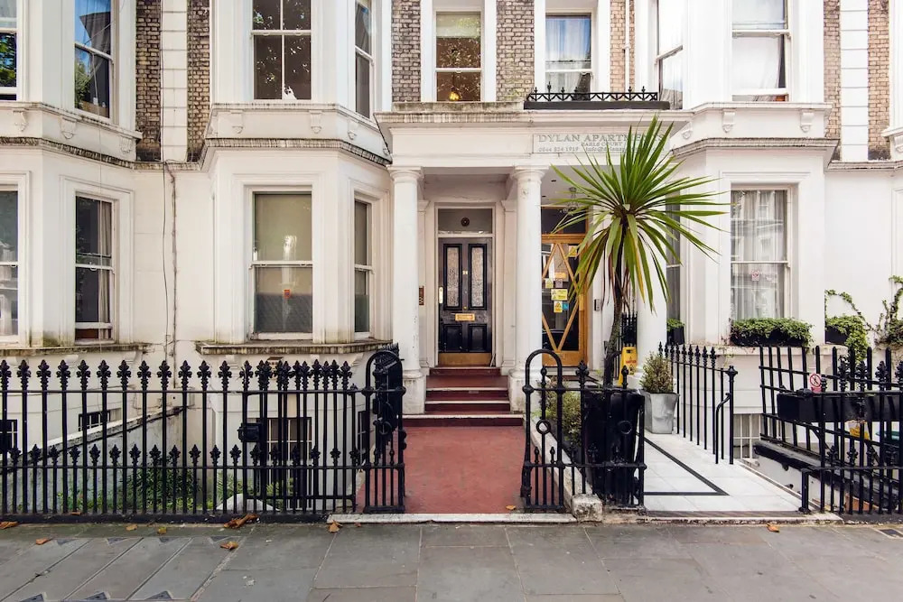 Bright and spacious 2 bed apartment 5 mins away from Earl's Court stat