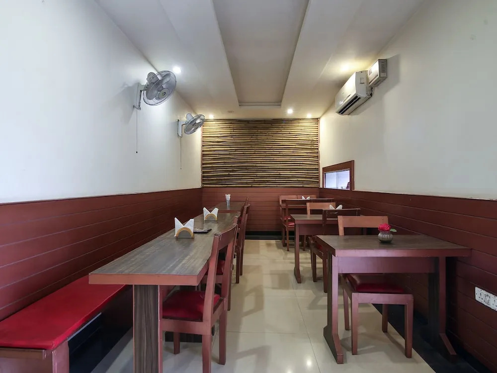 Capital O 4012 Hotel Agra Cantt