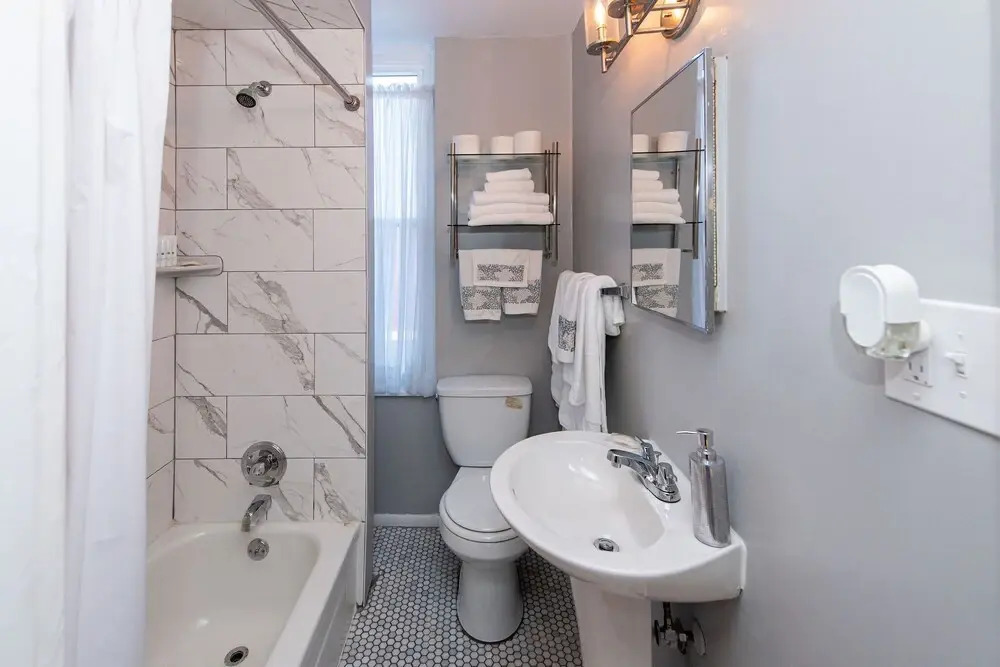 The Incline Suite 1