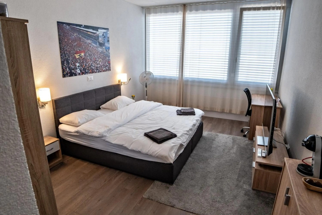 Pit Stop Apartments