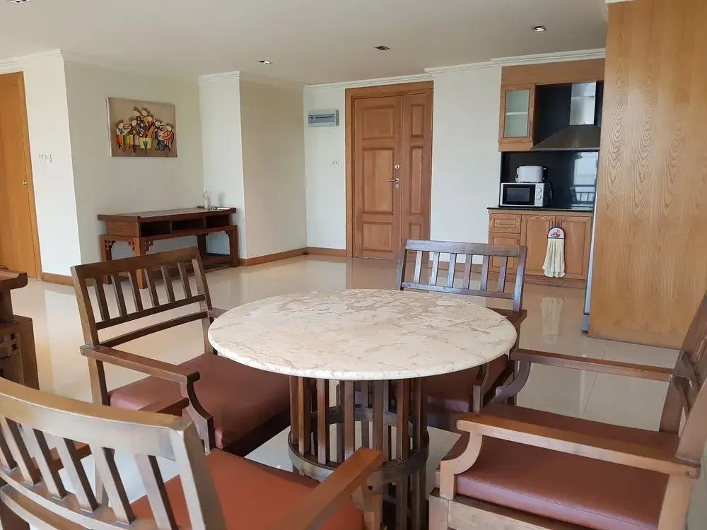 A Large 2 Br - 3 Baths 511 Downtown