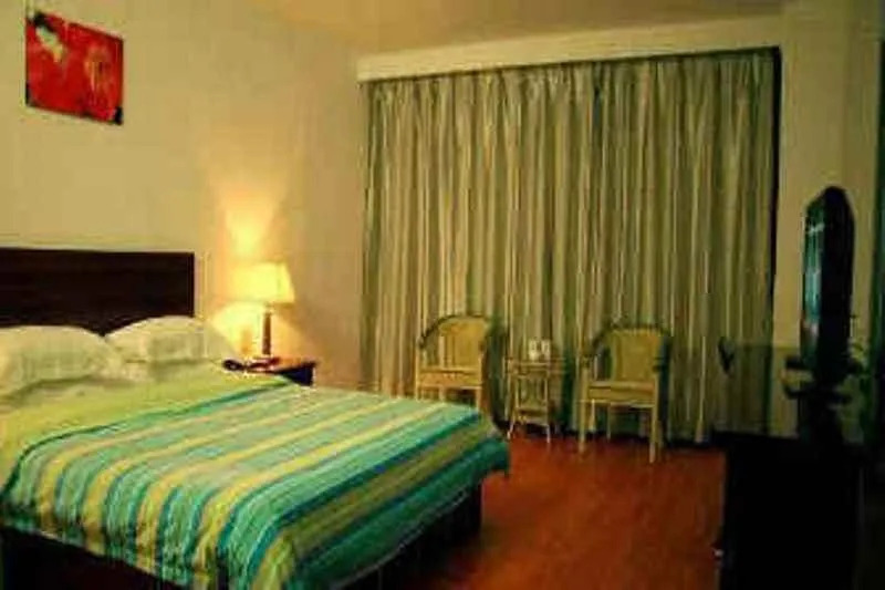 Super 8 Hotel (Baoding Railway Station)