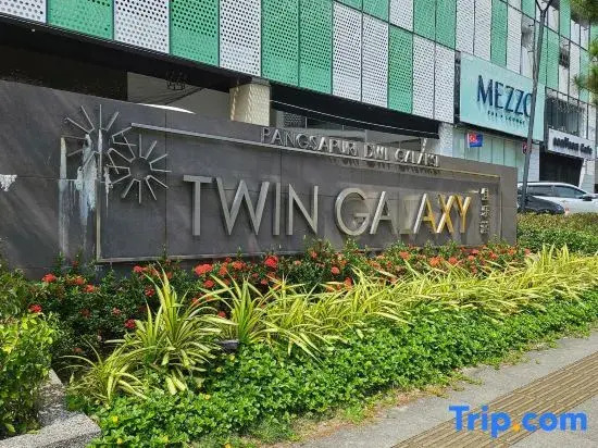 Twin Galaxy Residence w Balcony nr KSL by Ourstay