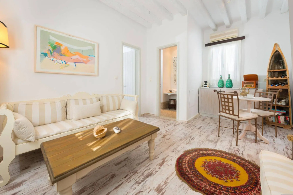 F Fine Suites