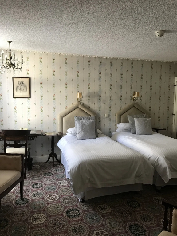 Royal Glen Hotel
