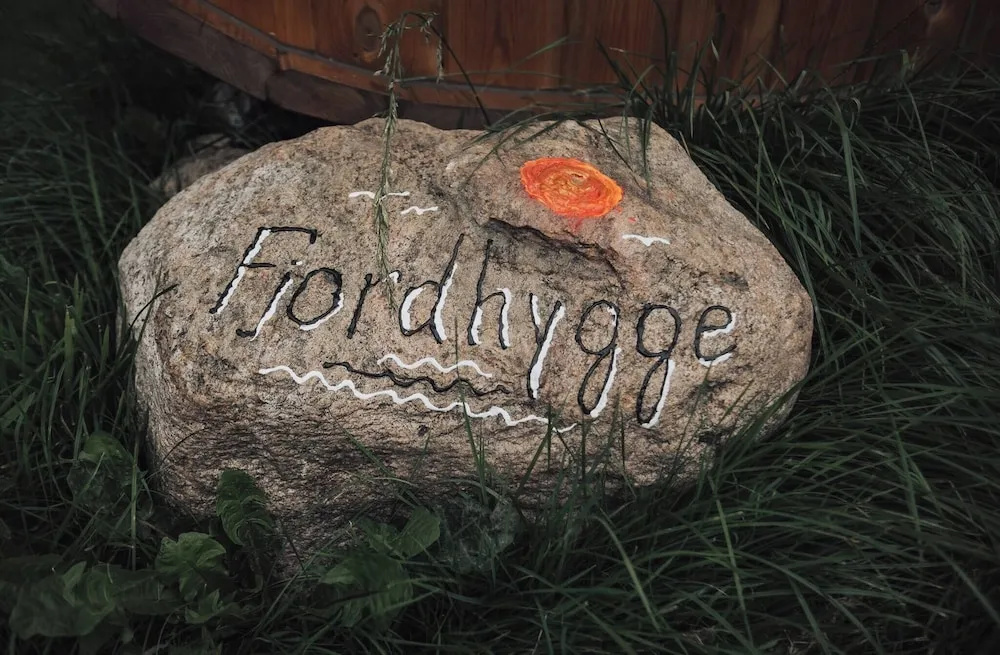 Fjordhygge, Cozy Log Retreat Near Sea & Forest - Sauna & Outdoor Living