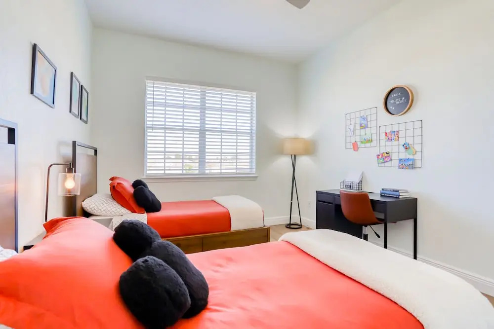 Snowbird-friendly Condo Near Walt Disney World Resort W/pool, Wifi, AC, and W/D
