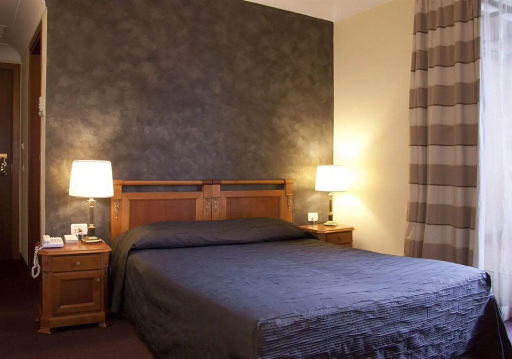 J Maluni City Hotel