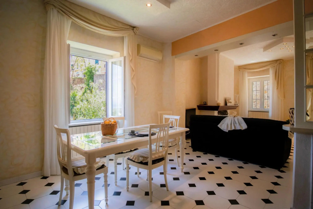 Three-room apartment with sunrise view from the sea-Mare In Vista