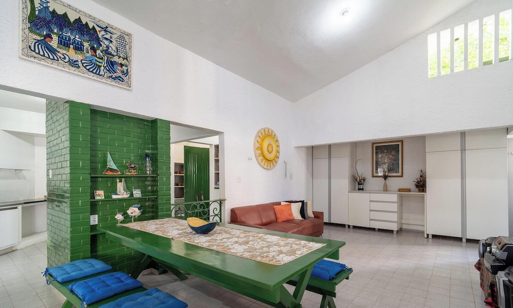 House w. 5-br and Pool 200m From the Beach Fpl0228