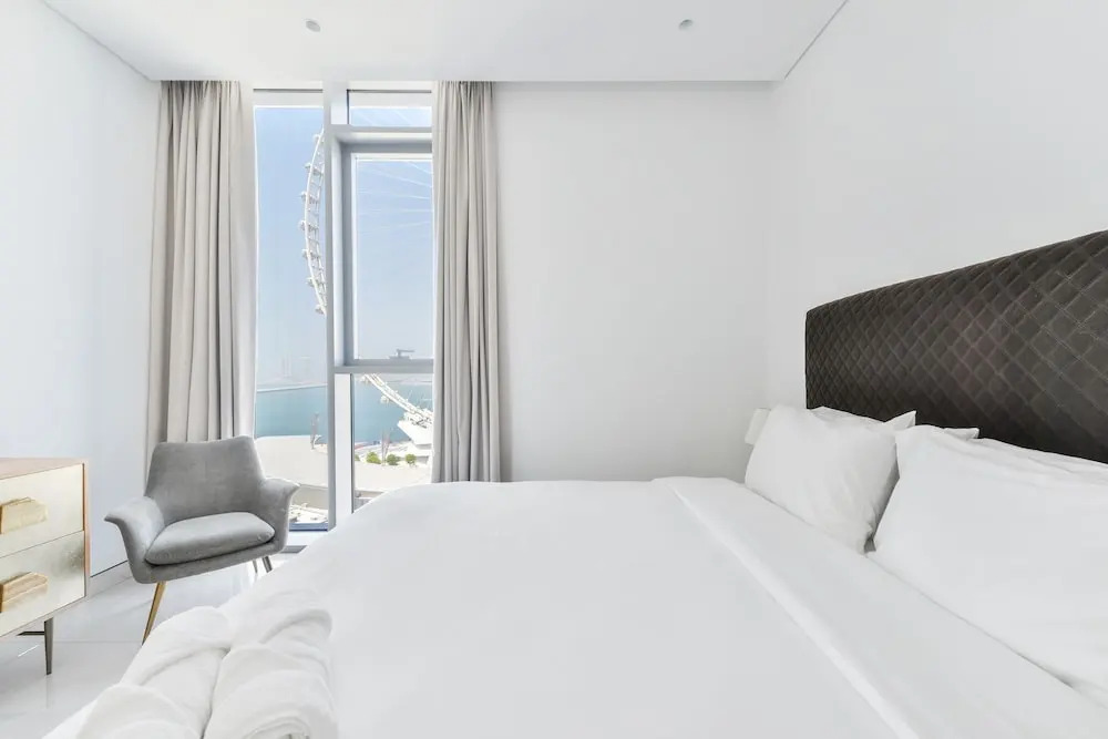 Spectacular 3BR plus 1 - DUBAI EYE view