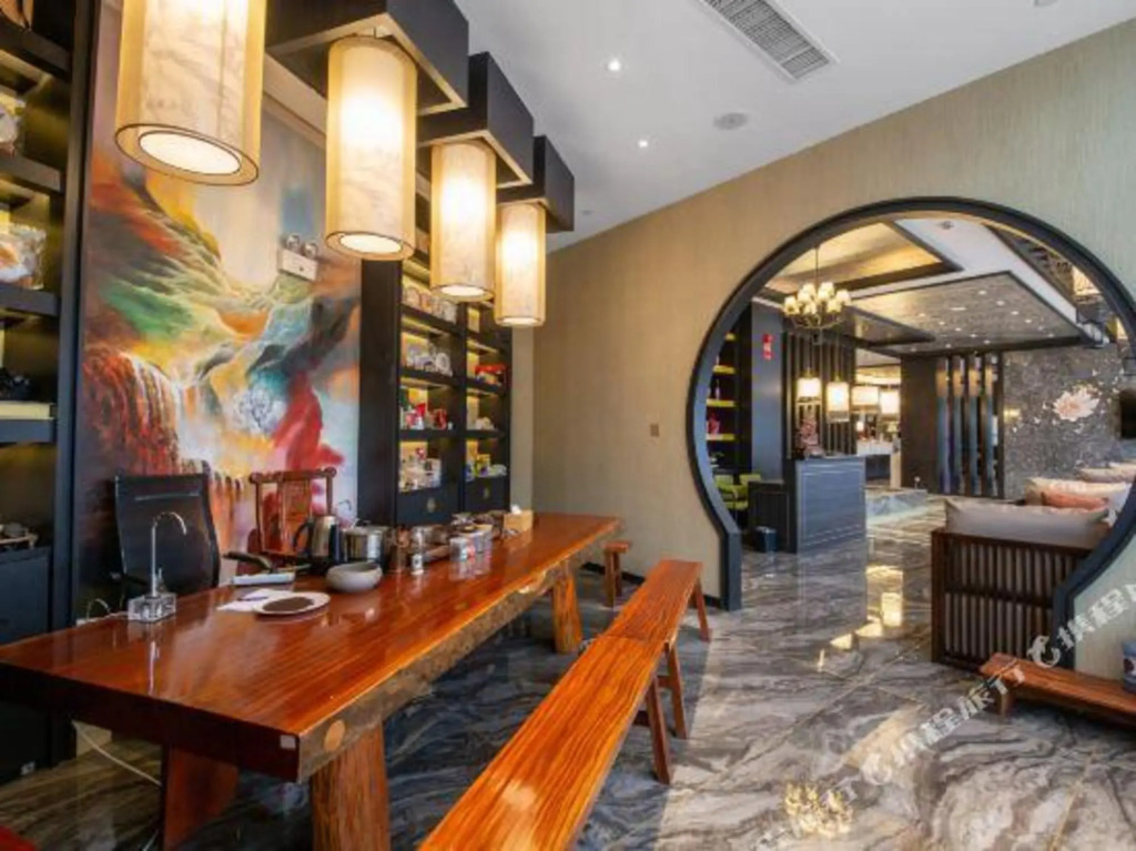 Juntang Hotel (Kunming Railway Station Joy City)