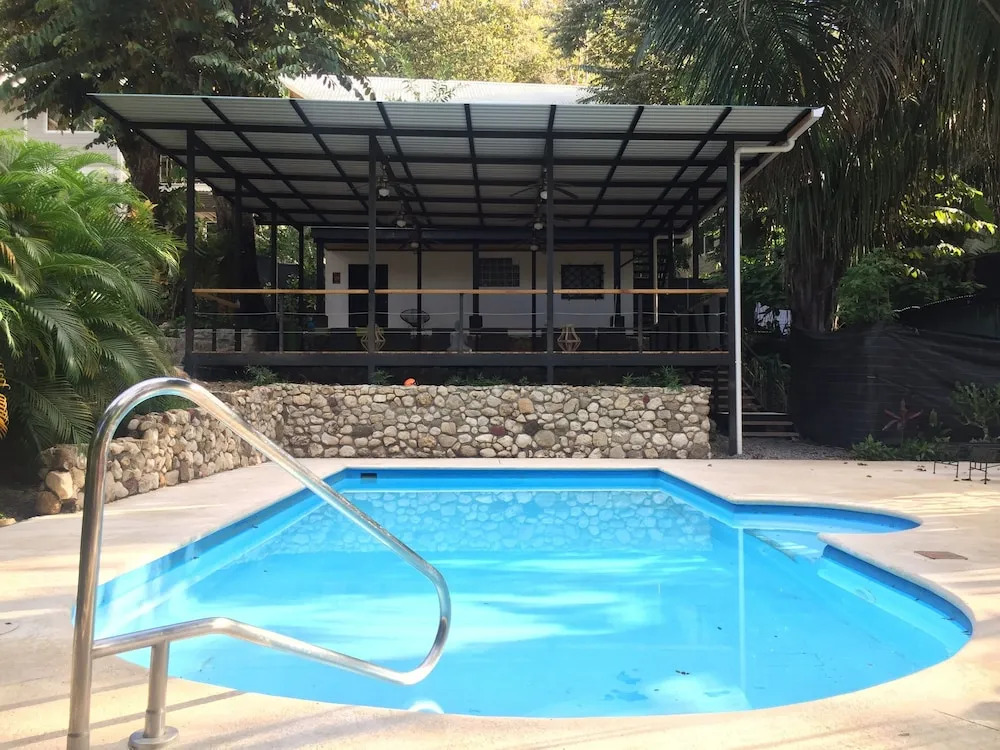 Believe Surf & Yoga Lodge Santa Teresa