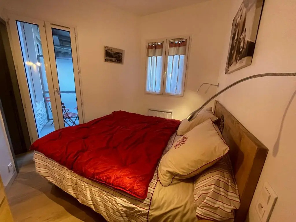 T2 30m2 plein centre, lit fait, linge fourni, WIFI