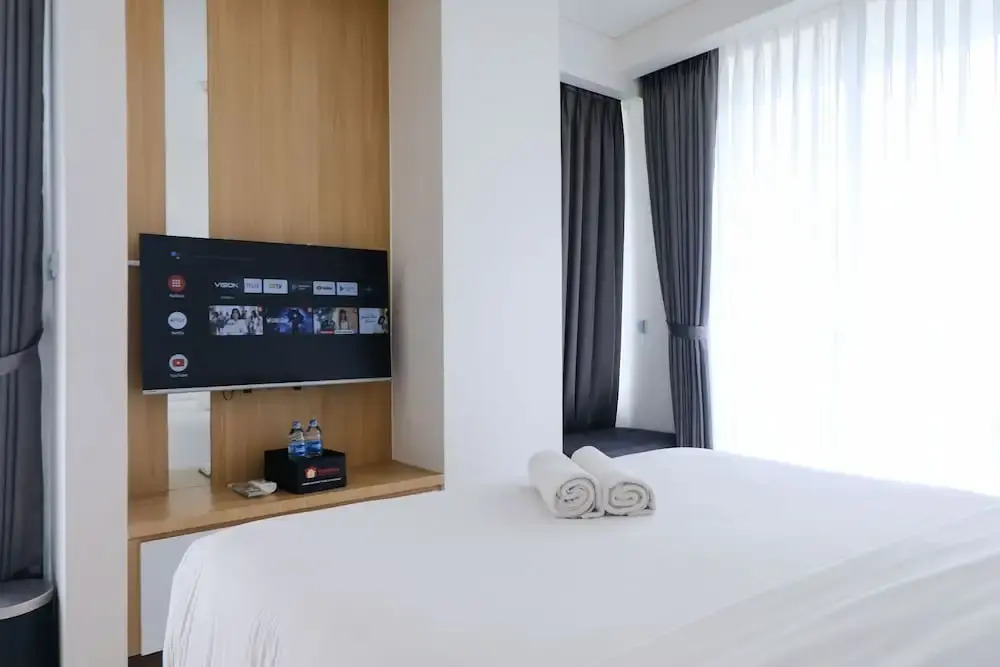 Best Deal Studio Room With Private Jaccuzi At Art Deco Apartment