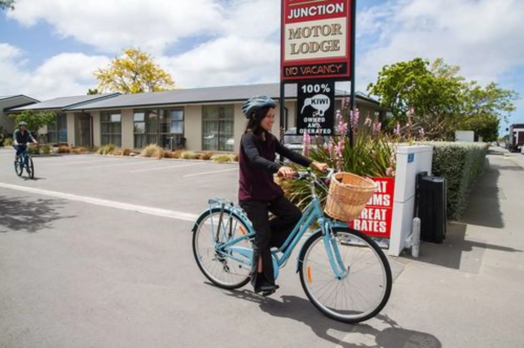 TOWER JUNCTION MOTOR LODGE- Motel with Airport and Railway Station Transport Service