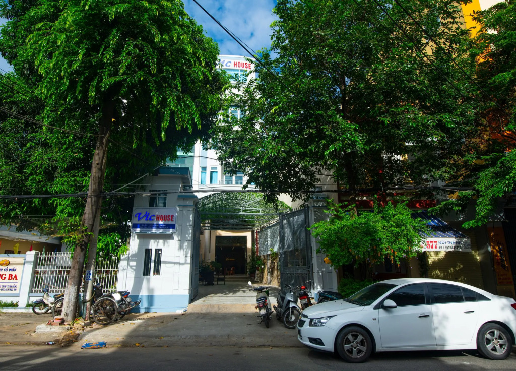 Vic House Hotel