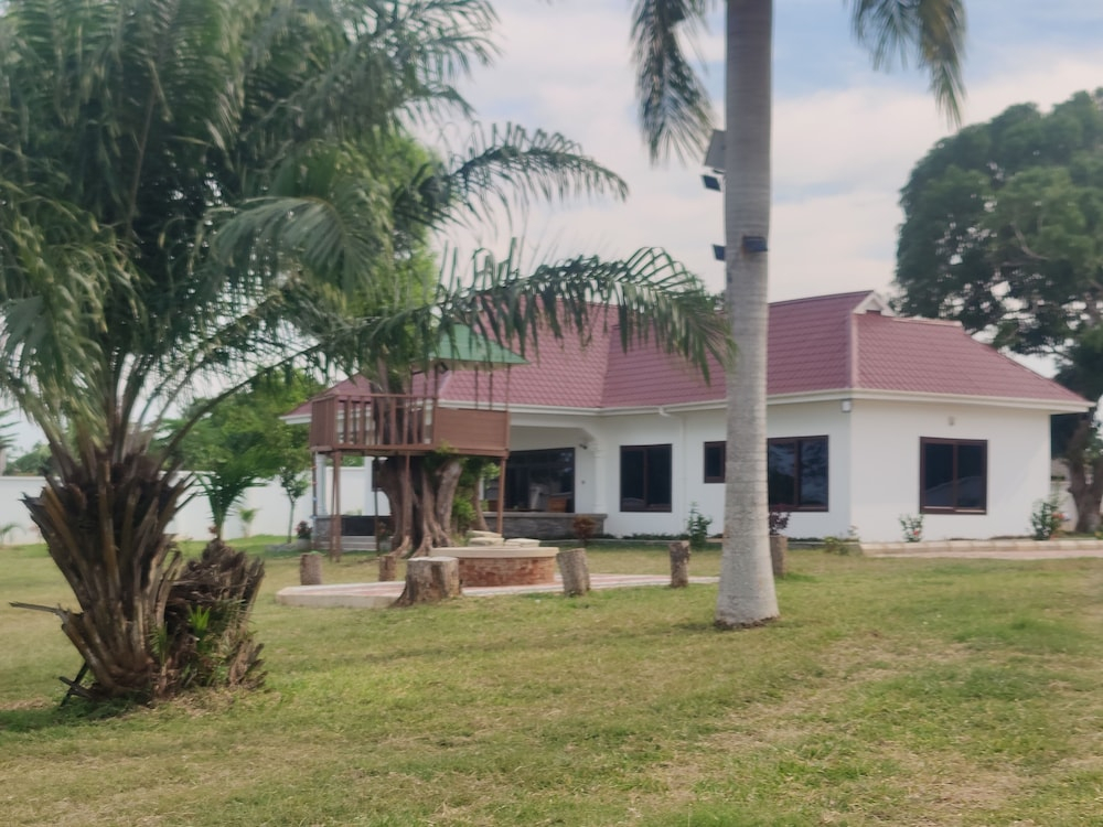 Mwambani Beach Villas