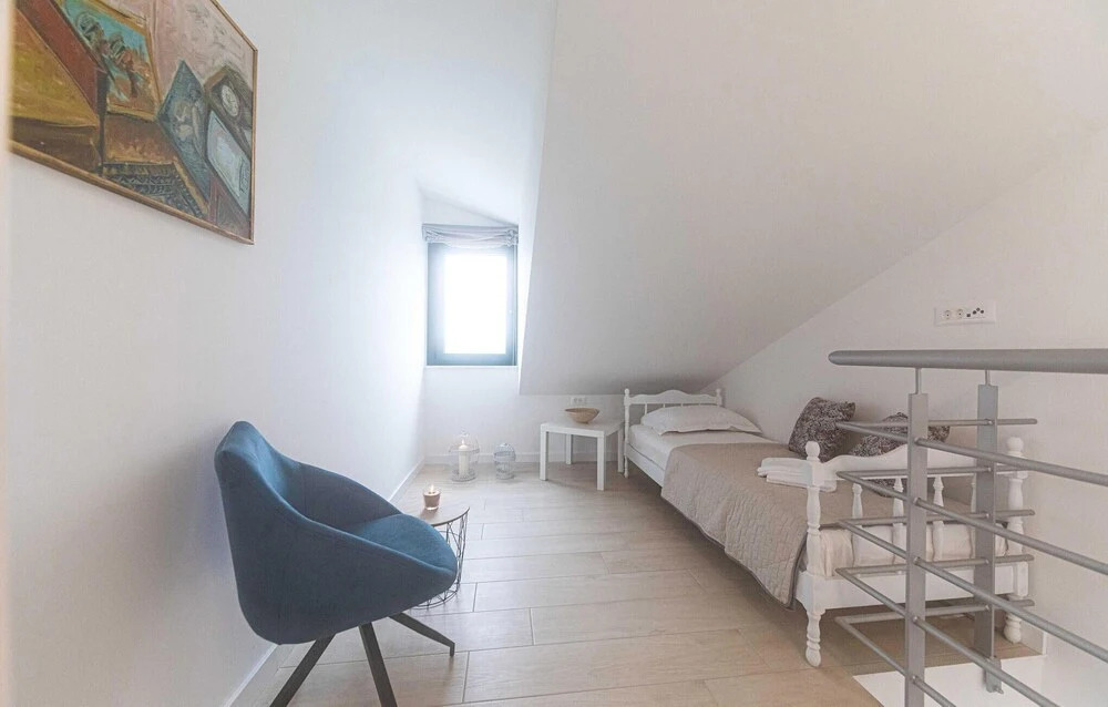 2 Bedroom Beach Front Home In Okrug Gornji