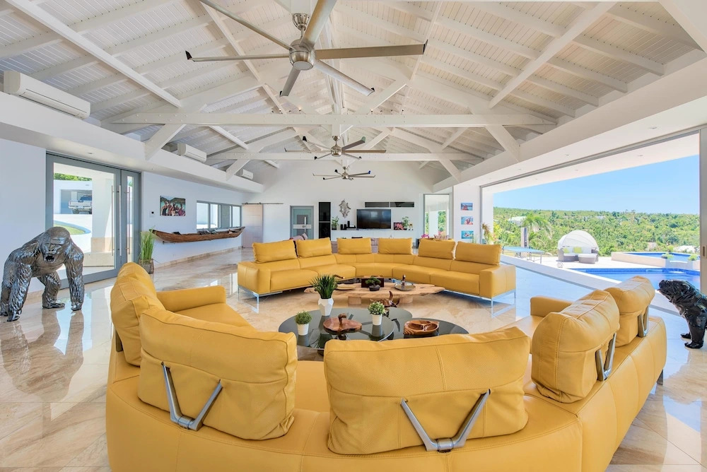 Swanky Caribbean Estate, Ocean Views, Heated Pool, AC, Free Wifi, Ping Pong, Pool Table