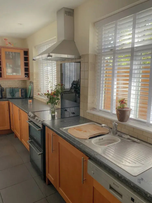 Luxury Townhouse Retreat in Kendal w/ Free Parking