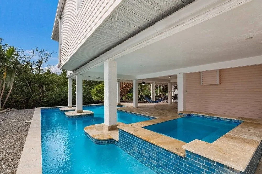 Hibiscus Villa 2 Bedroom Home by Redawning