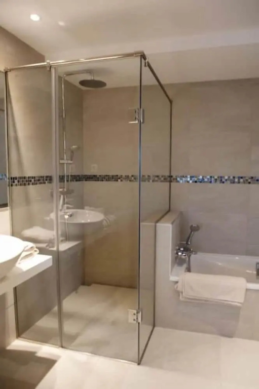Luxury villa with heated pool for 12 to 14 people