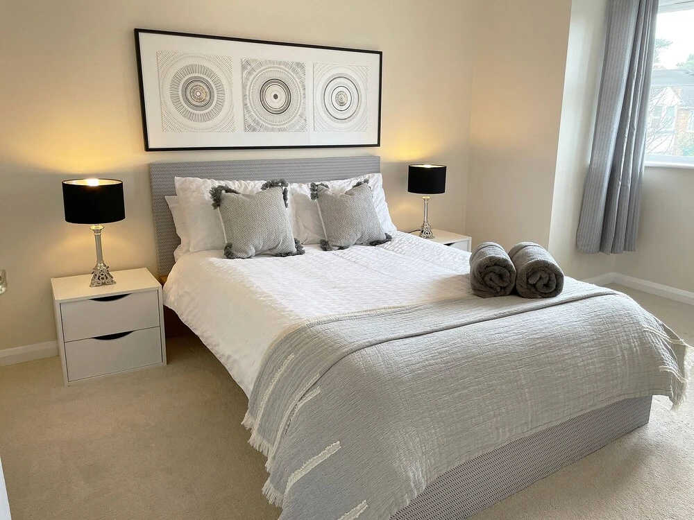 The Aviator Apartment - Farnborough - Allocated Parking, WI-FI & Self Check-in