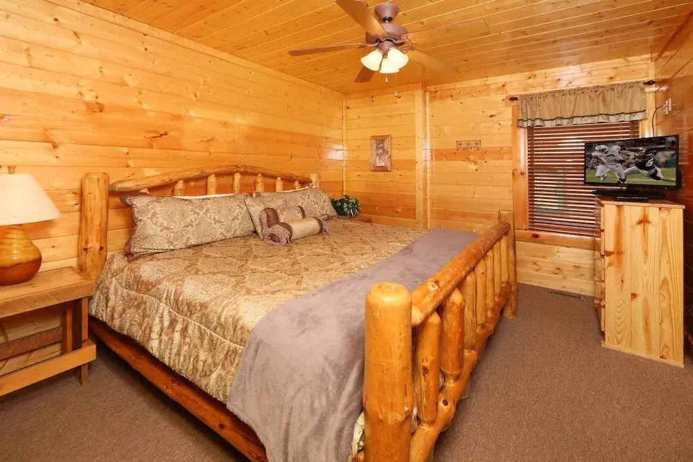Rising Eagle Lodge - Eight Bedroom Cabin