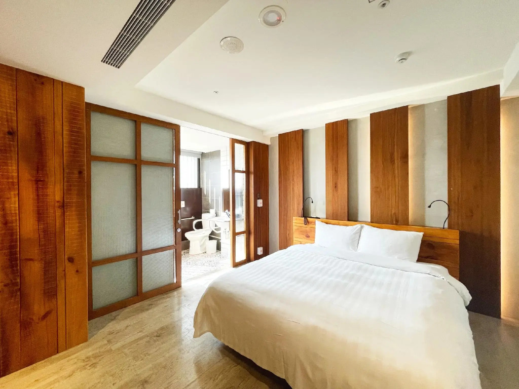 Central Land Hotel