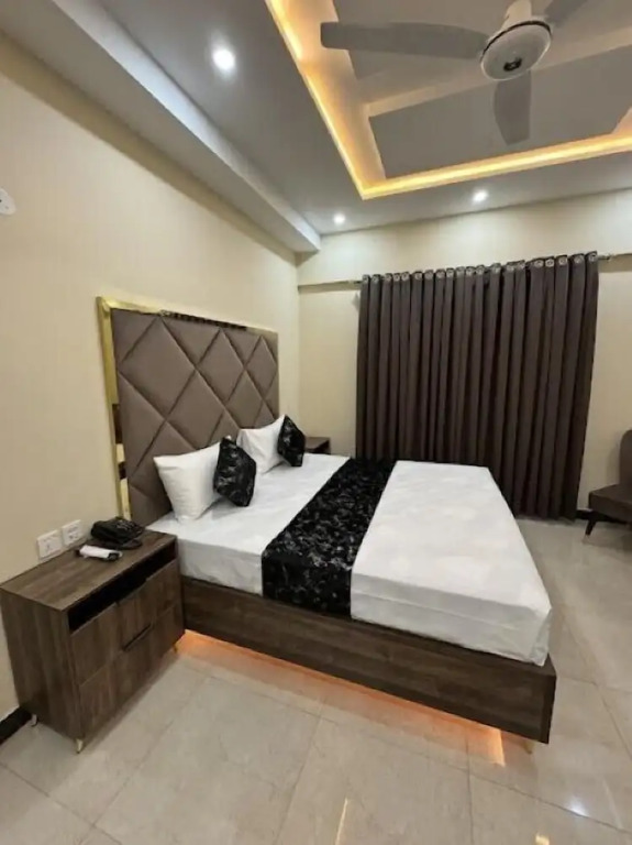 Gold Pine Hotel Lahore