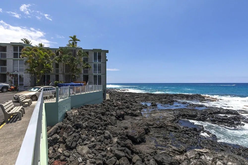 Tiki Ali'i Retreat Breathtaking Island Views