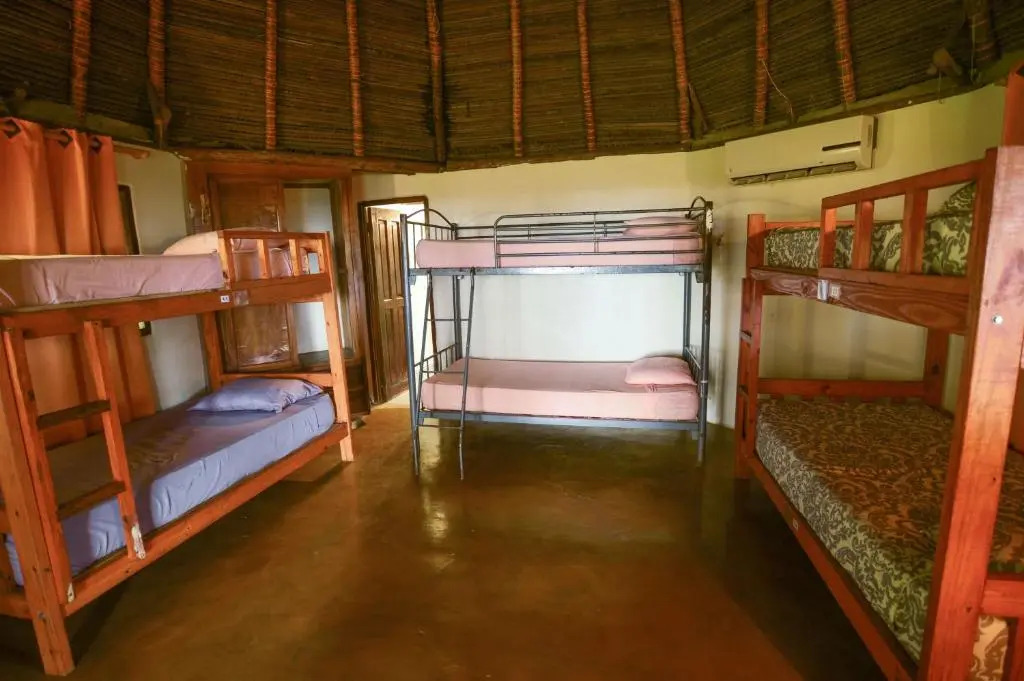 Hotel Oasis & Surf Camp