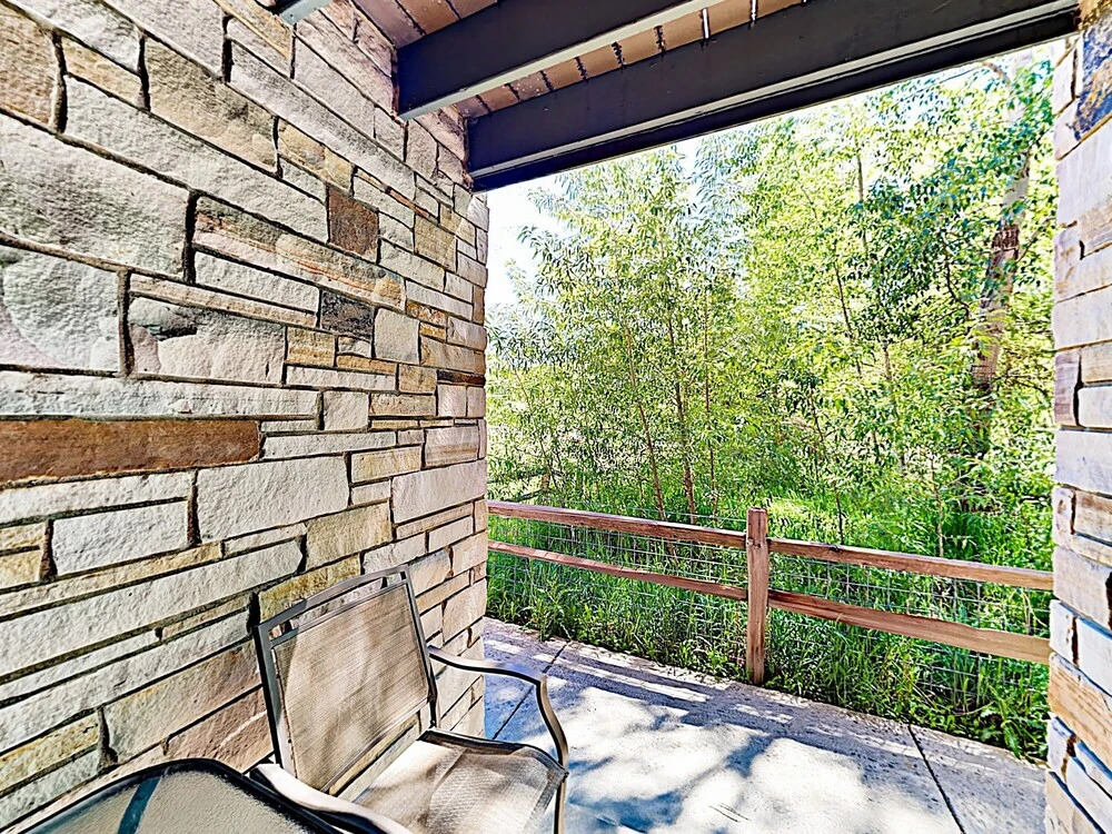 Downtown Getaway W/ Private Garage - Near Ski Resort 2 Bedroom Townhouse