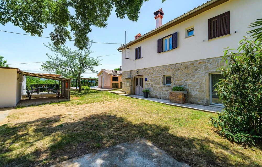 Amazing Apartment in Podpican With 2 Bedrooms, Wifi and Outdoor Swimming Pool
