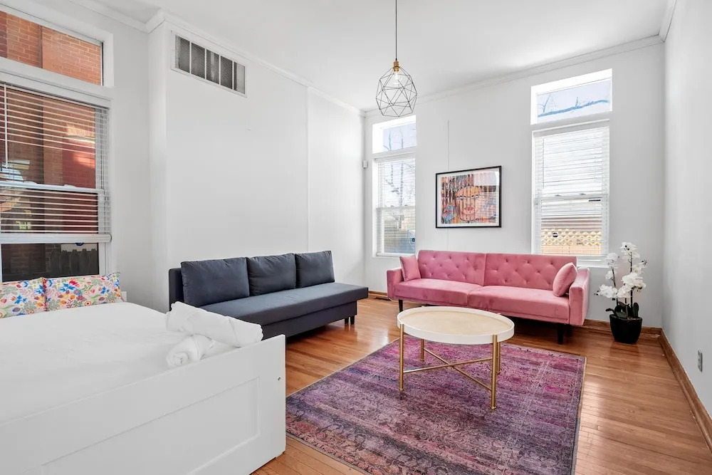 Massive Downtown Area Home... sleeps 14