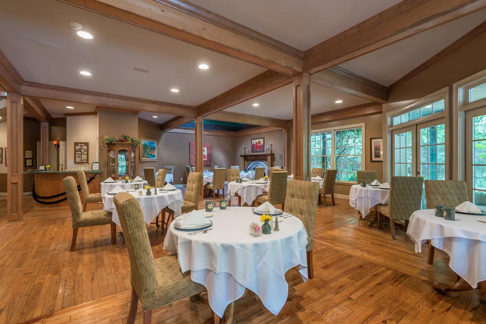 Eight Gables Inn