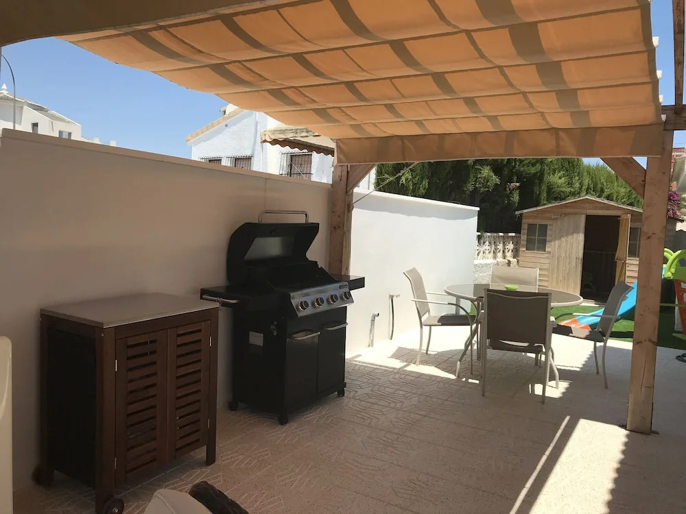 Villa With Private Swimming Pool in Queseda