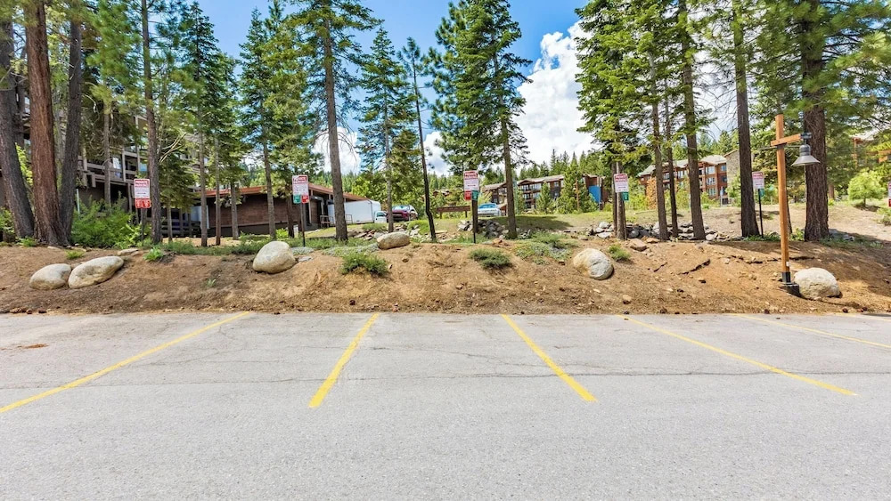 Flurry by Avantstay Tahoe Donner Home w/ Access to Northstar Resort Community