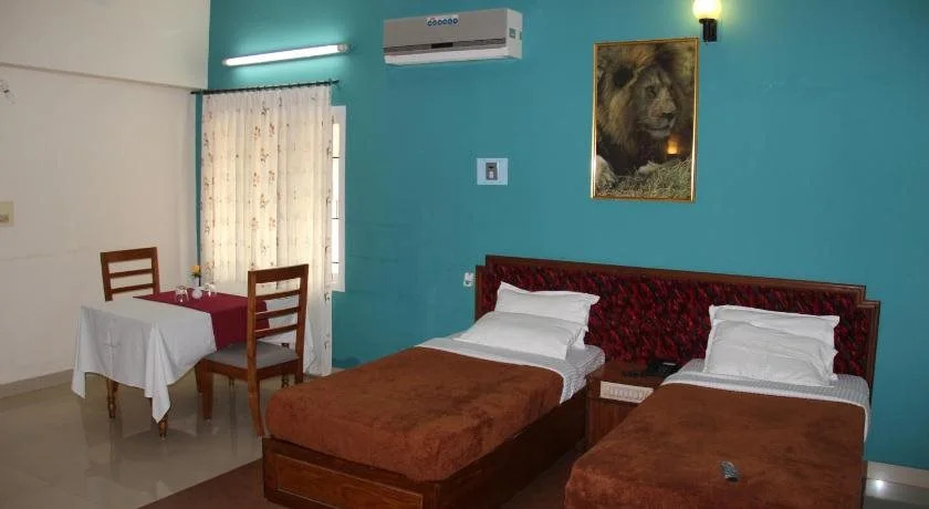 Issacs The Resort