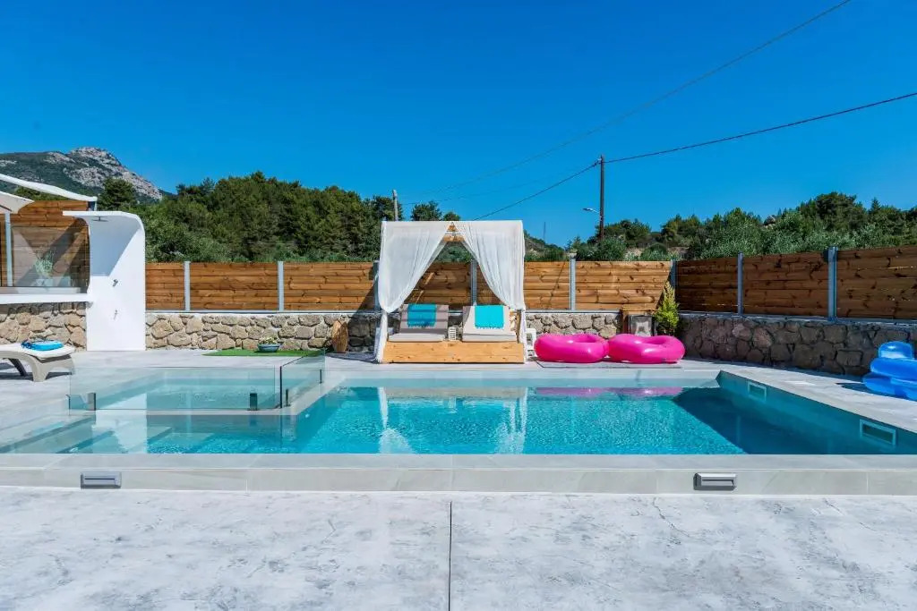 Anatoli Villa