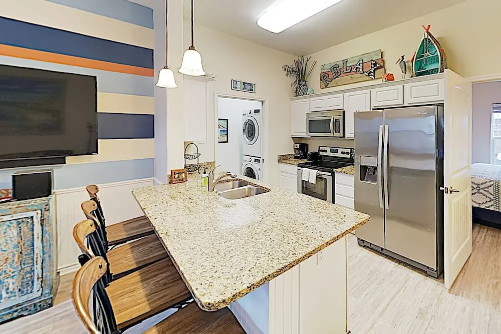 New Listing! Sandy Feet W/ Hot Tubs 8 Bedroom Townhouse