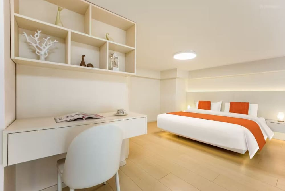 The HEJINN House Design Lofts & Suites-Chunxi Road T,aikoo Li Branch