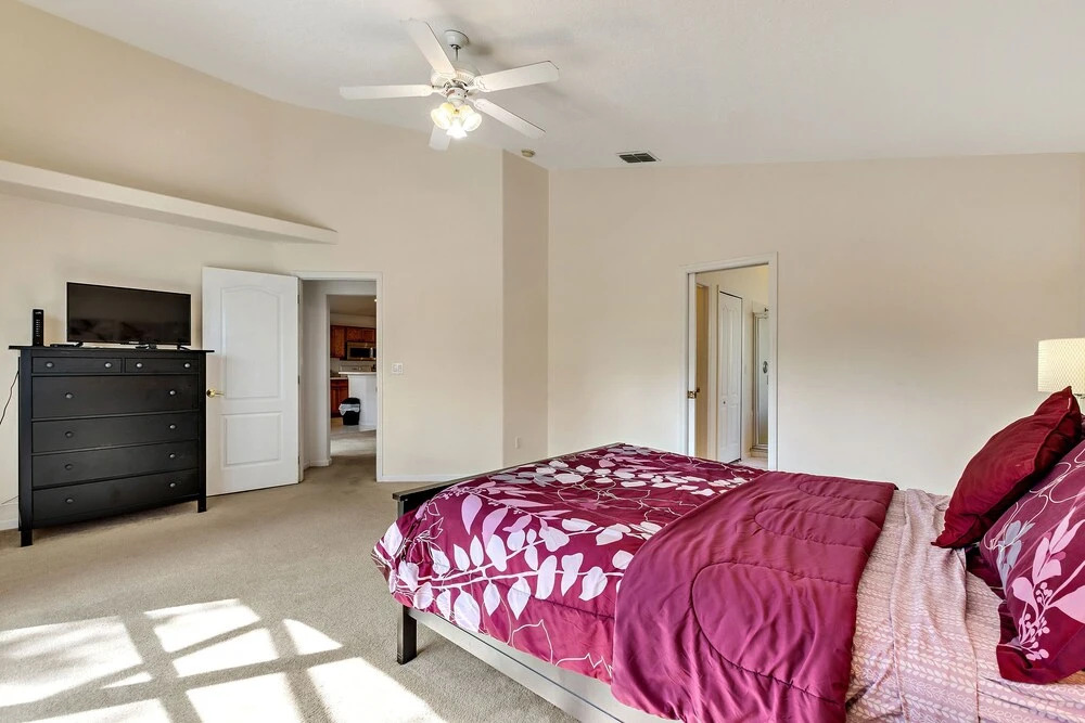 Pool : Games Room : Garden Tub : Gated