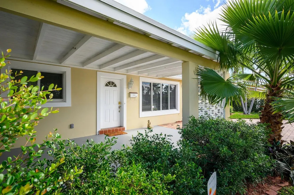 Gorgeous Canal W/ Private Pool & Dock 3 Bedroom Home